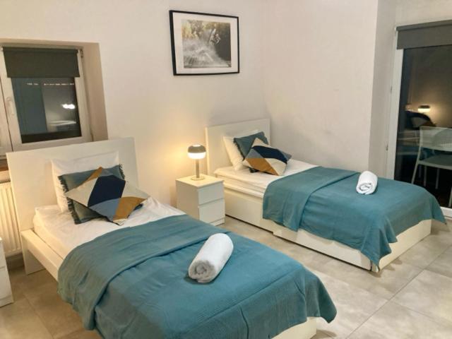 Wake Villa Brwinow Εξωτερικό φωτογραφία